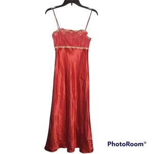 Darjeeling French lingerie long red satin  nightgown floral accents size small‎